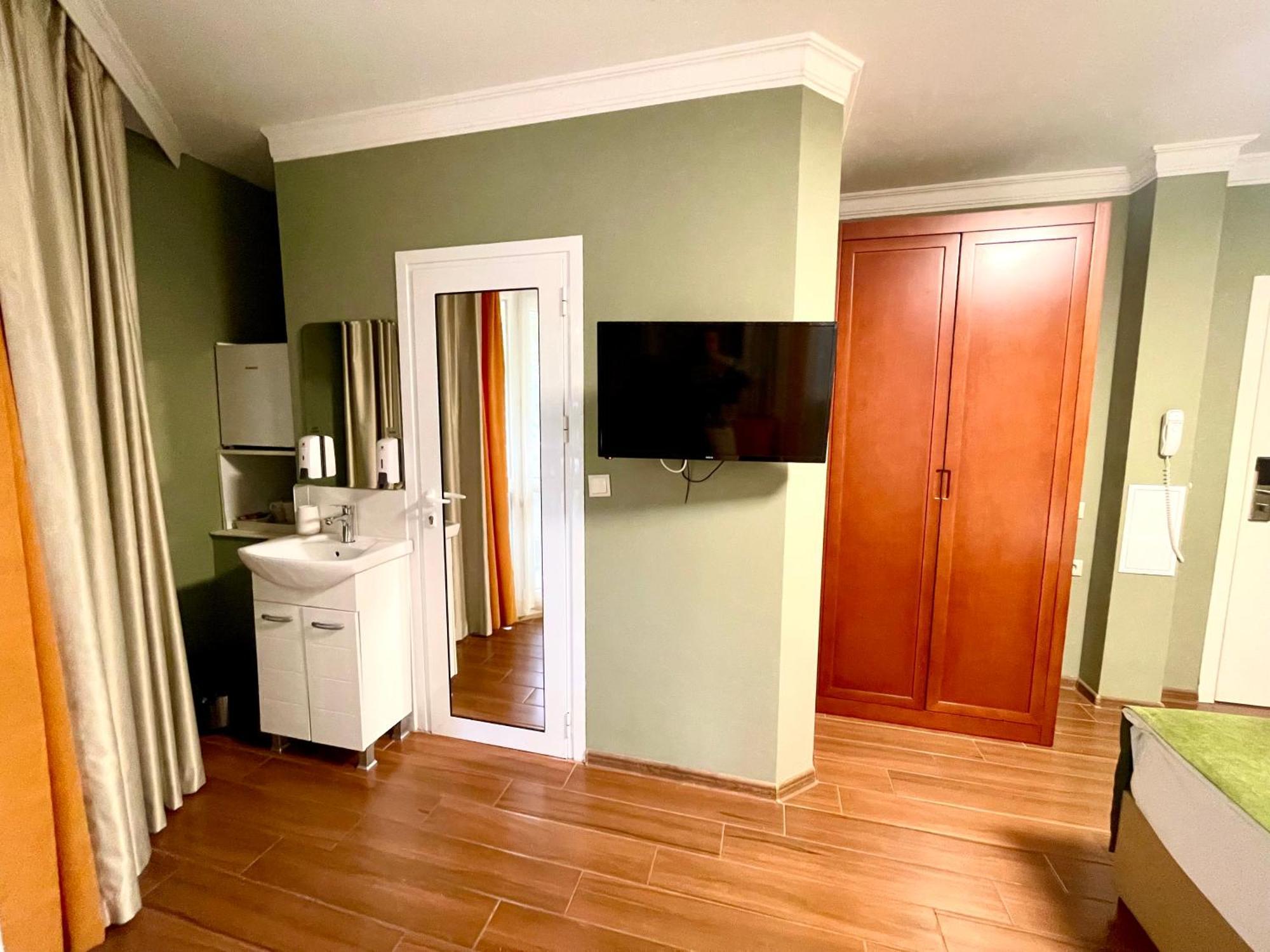 Art Green Boutique Hotel Varna Bagian luar foto